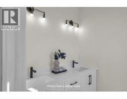 18 Rosewood CRESCENT - 24