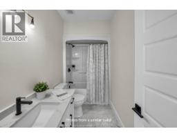 18 Rosewood CRESCENT - 31