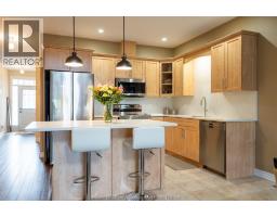 27 McIntosh AVENUE - 14