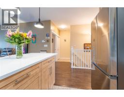 27 McIntosh AVENUE - 17