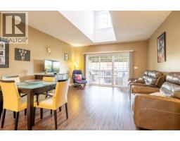 27 McIntosh AVENUE - 18