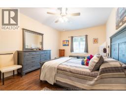 27 McIntosh AVENUE - 21