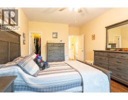 27 McIntosh AVENUE - 23