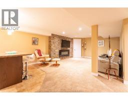 27 McIntosh AVENUE - 31