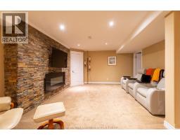 27 McIntosh AVENUE - 32