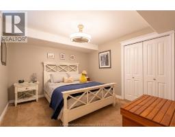 27 McIntosh AVENUE - 33