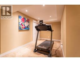 27 McIntosh AVENUE - 36