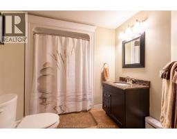27 McIntosh AVENUE - 37