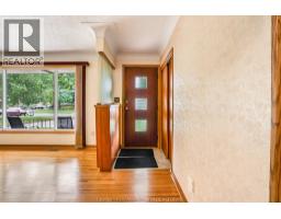 252 Tweedsmuir AVENUE East - 10