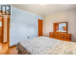252 Tweedsmuir AVENUE East - 22