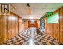 252 Tweedsmuir AVENUE East - 34