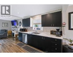 612 SIMCOE STREET - 7