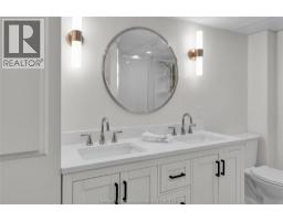 411 King STREET West - 40