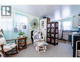 42 Regency DRIVE - 28