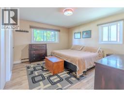 63 Warwick DRIVE - 11