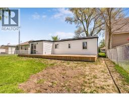7 OXLEY DRIVE - 28