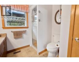 18 WOODLAND AVENUE - 16