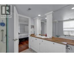 10 Van Allen AVENUE UnitNo. 201 - 18