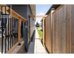 105 Moonstone CRESCENT - 40