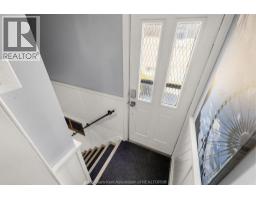 23 Queensway DRIVE - 17