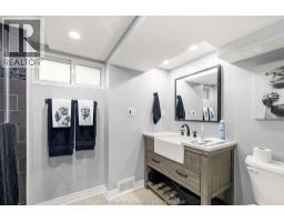 23 Queensway DRIVE - 24