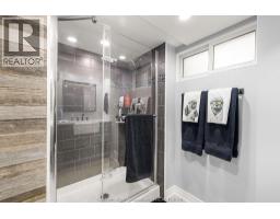 23 Queensway DRIVE - 25