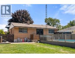 23 Queensway DRIVE - 26