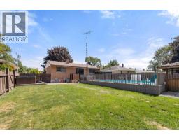 23 Queensway DRIVE - 34