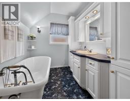 15 Ellwood AVENUE - 28
