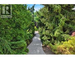 8274 Talbot TRAIL - 43