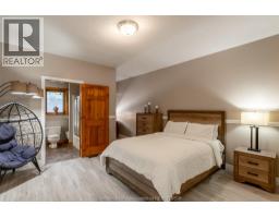 3 Pine Crest ROAD - 34