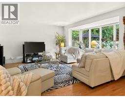 301 VICTORIA AVENUE - 12