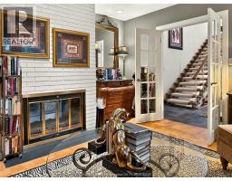 301 VICTORIA AVENUE - 16
