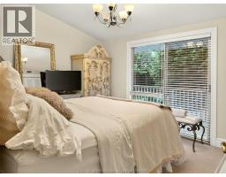 301 VICTORIA AVENUE - 30