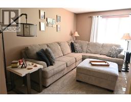 5 Bernard AVENUE East - 2