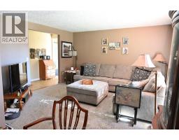 5 Bernard AVENUE East - 3