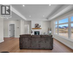 211 Rosewood CRESCENT - 11