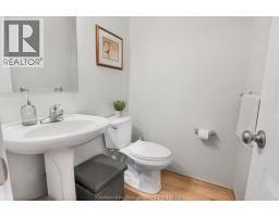 34 Queensway DRIVE - 16