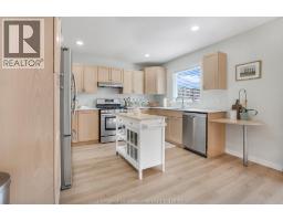 34 Queensway DRIVE - 18