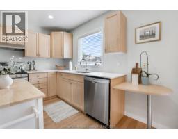 34 Queensway DRIVE - 21
