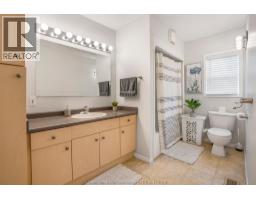 34 Queensway DRIVE - 28