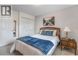 34 Queensway DRIVE - 33