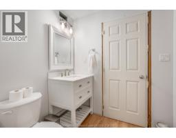 34 Queensway DRIVE - 39