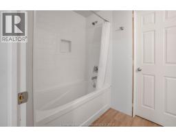 34 Queensway DRIVE - 40