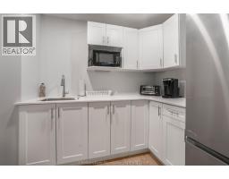 34 Queensway DRIVE - 41