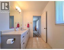 21 Earl DRIVE - 34