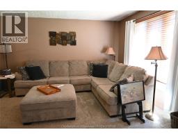 5 Bernard AVENUE East - 6