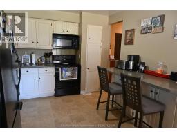 5 Bernard AVENUE East - 9
