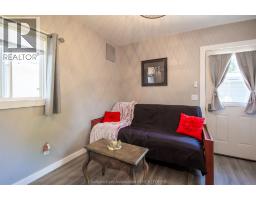 42 Wellington STREET - 42