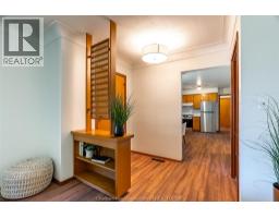 140 Gregory DRIVE East - 11